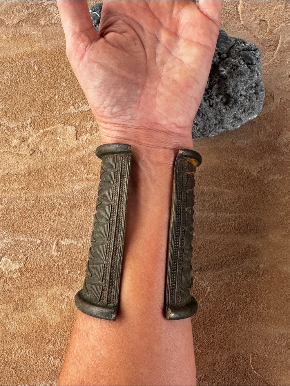 African Lost Wax Cuff Burkina Faso Bronze Wide Statement Currency Bracelet 332g - Picture 4 of 17